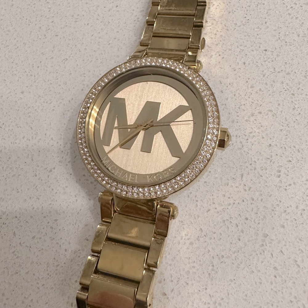 Beautiful MK watch!!! Just need to change batteries! But looks amazing